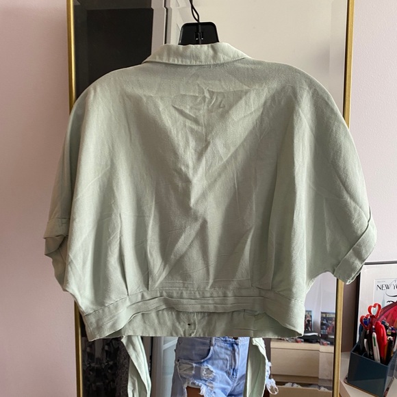 Pastel green blouse - Picture 4 of 6